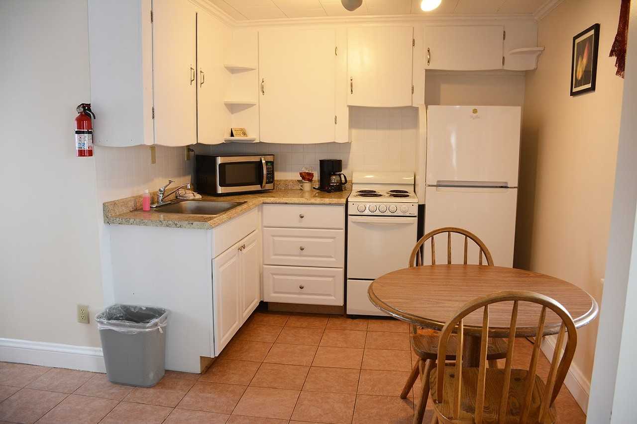 91 East Grand Avenue #A-D - Photo 3 of 5