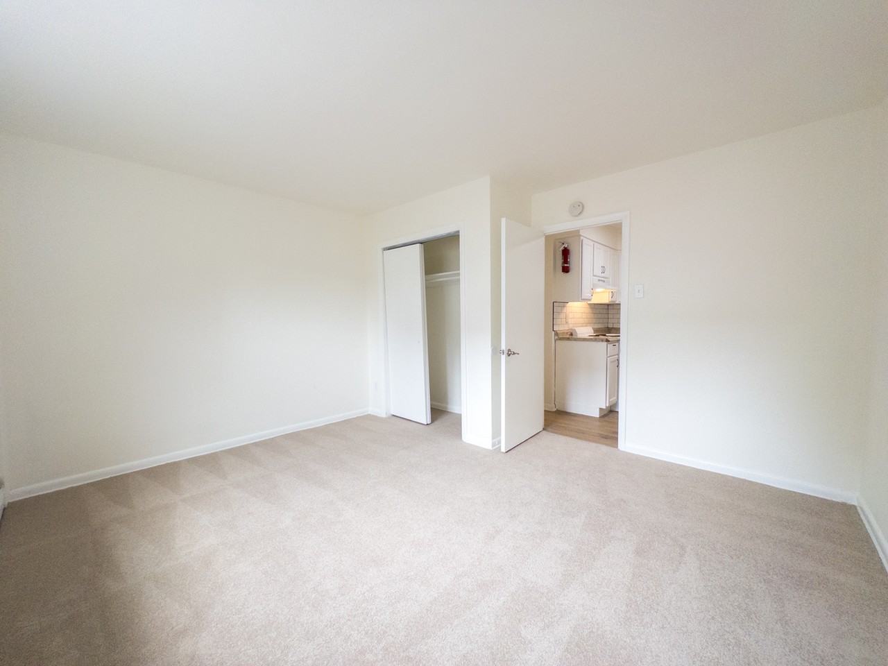 Folcroft Gardens Apartments - Photo 4 of 38