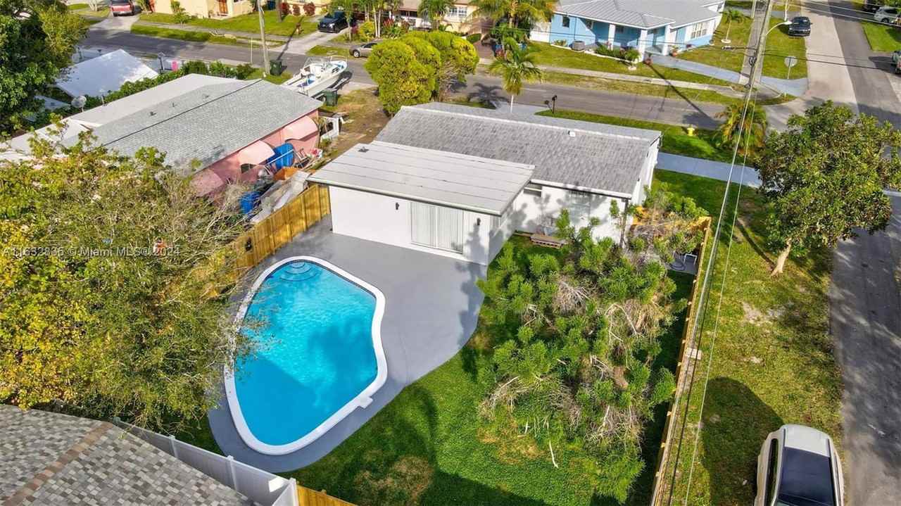 916 Sw 7th Ave - Photo 2 of 8