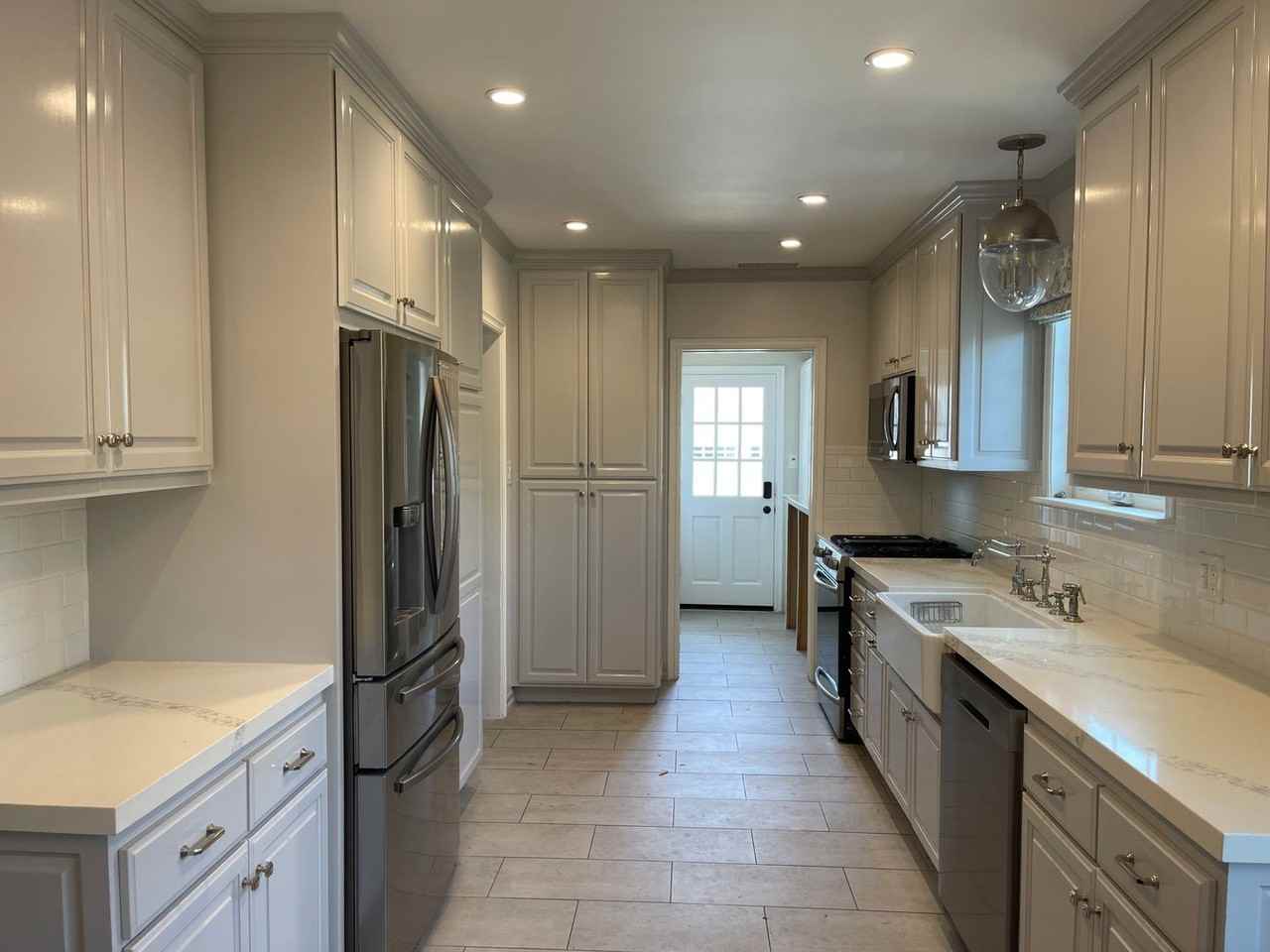 6954 Encino Ave - Photo 3 of 10