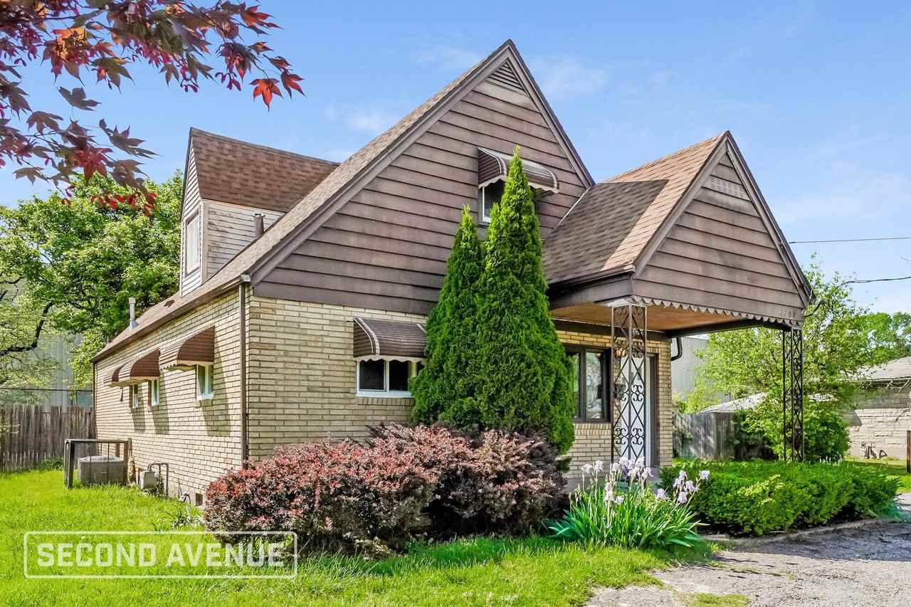 2208 Plantation Drive - Photo 2 of 25