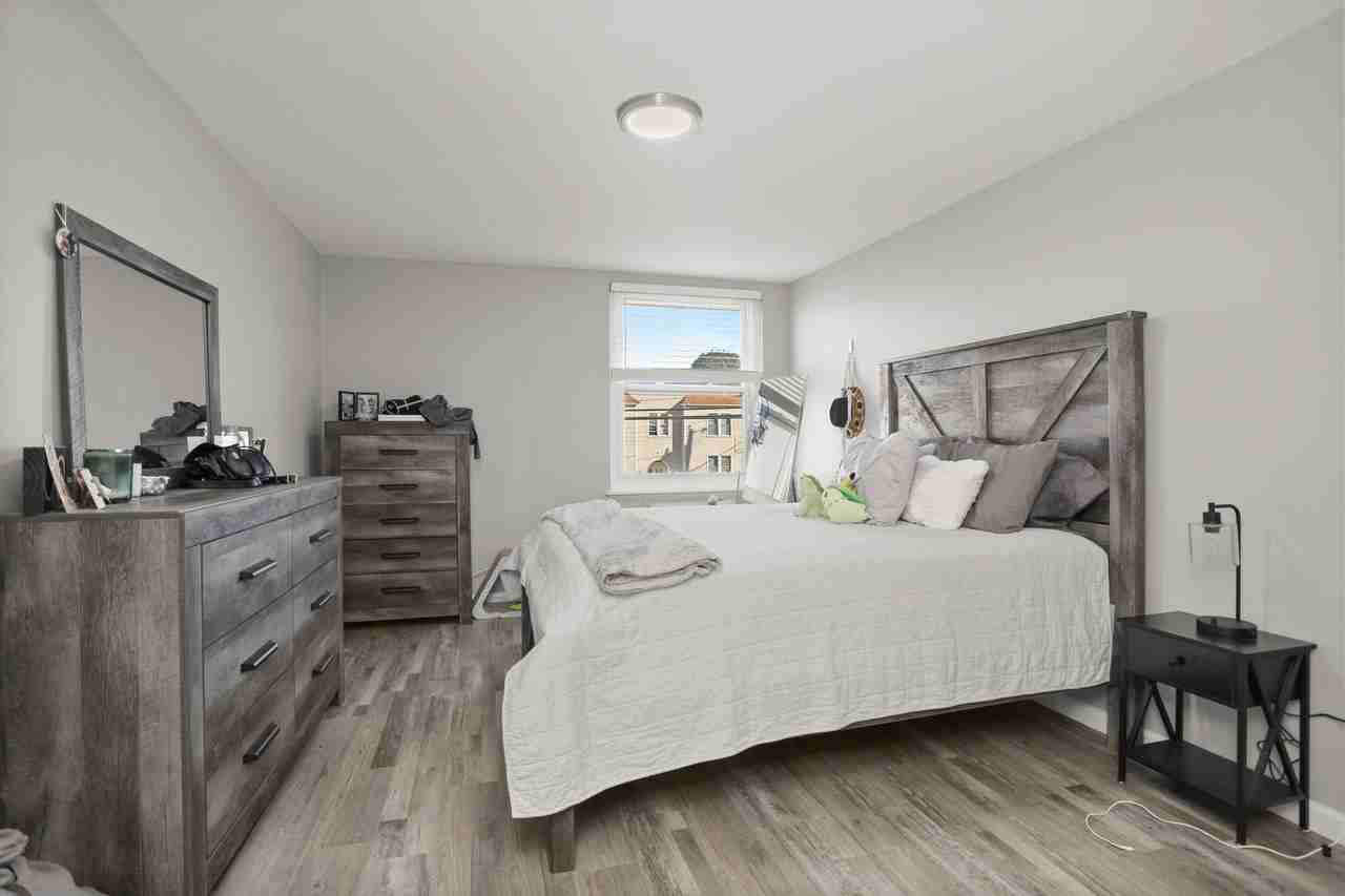 Fully Renovated Modern Apartments - Photo 2 of 20