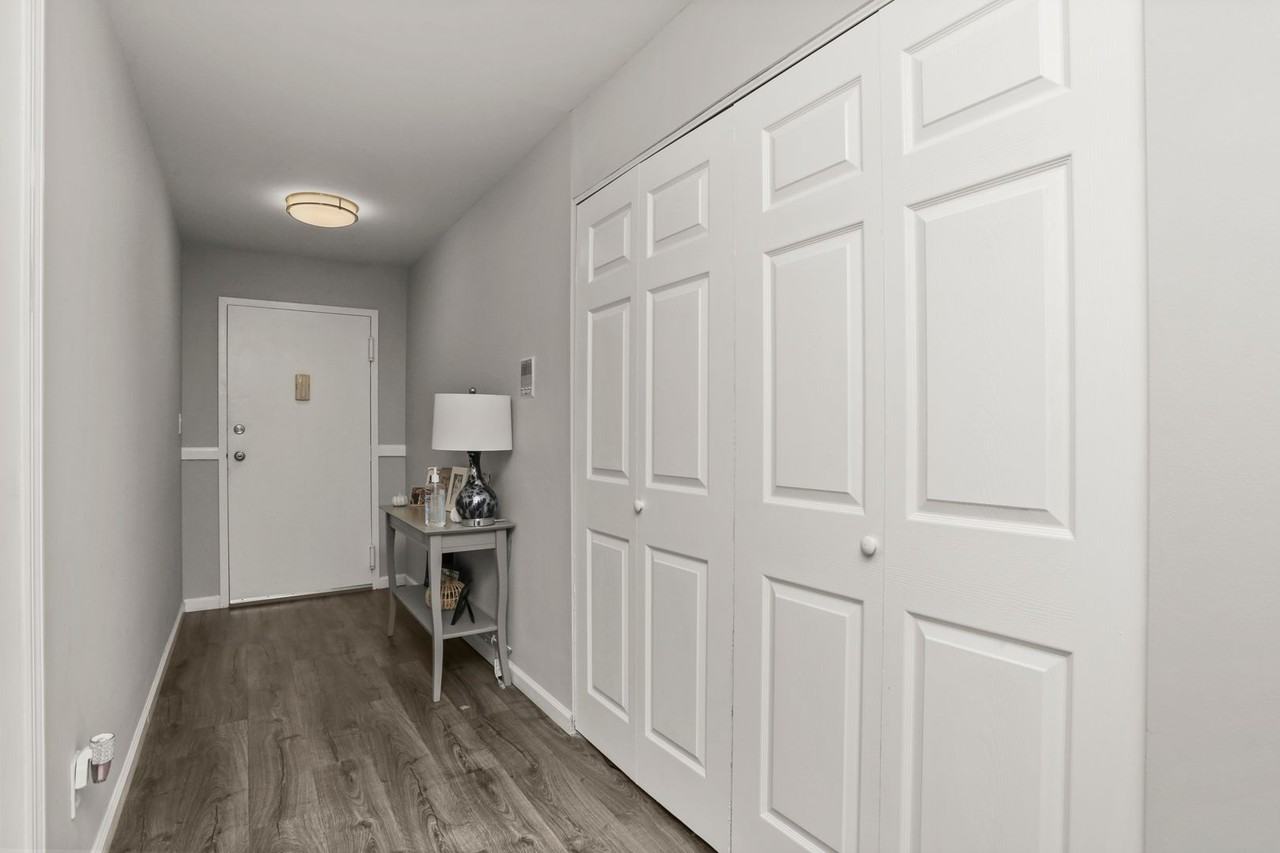 Fully Renovated Modern Apartments - Photo 5 of 20