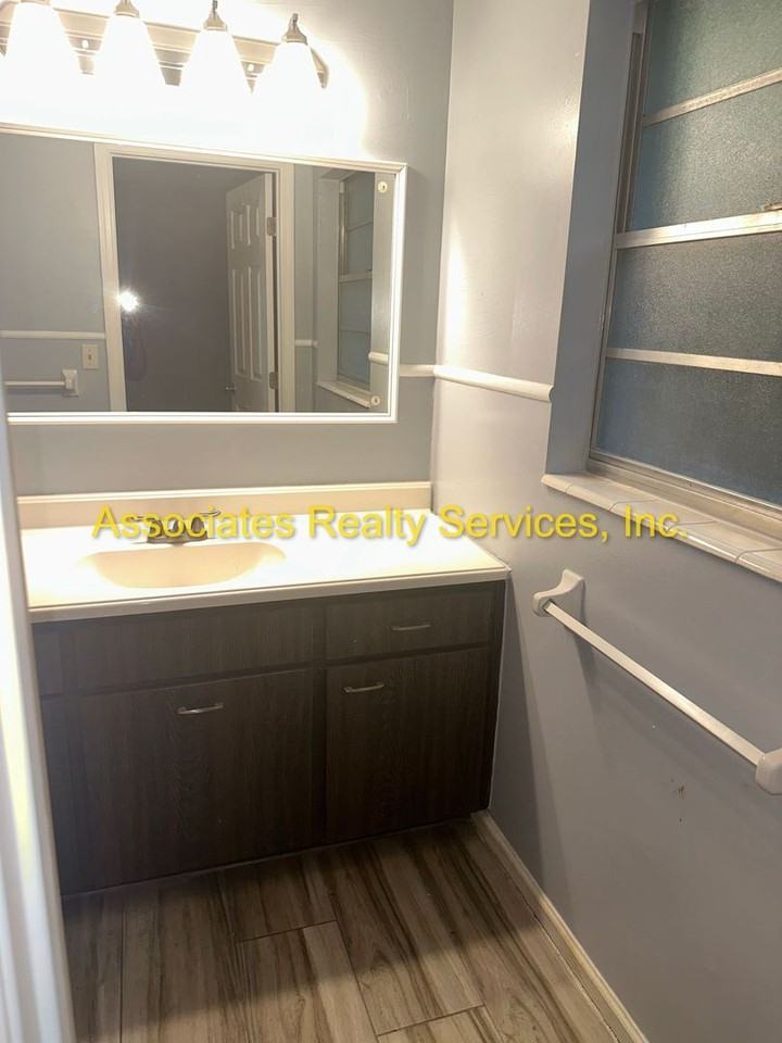 11221 Sw 24th Ave - Photo 7 of 25