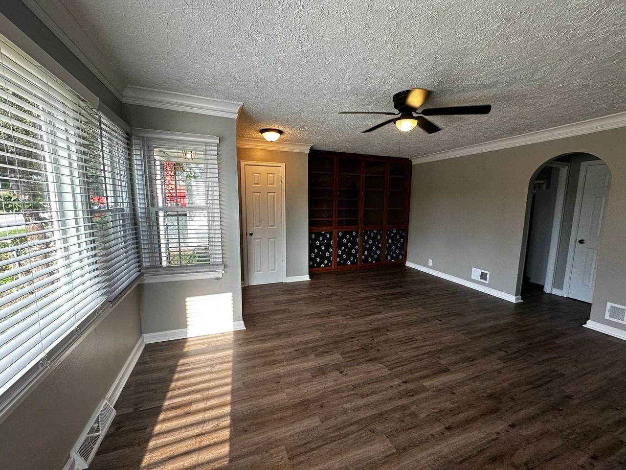 6455 Pacific St - Photo 2 of 15