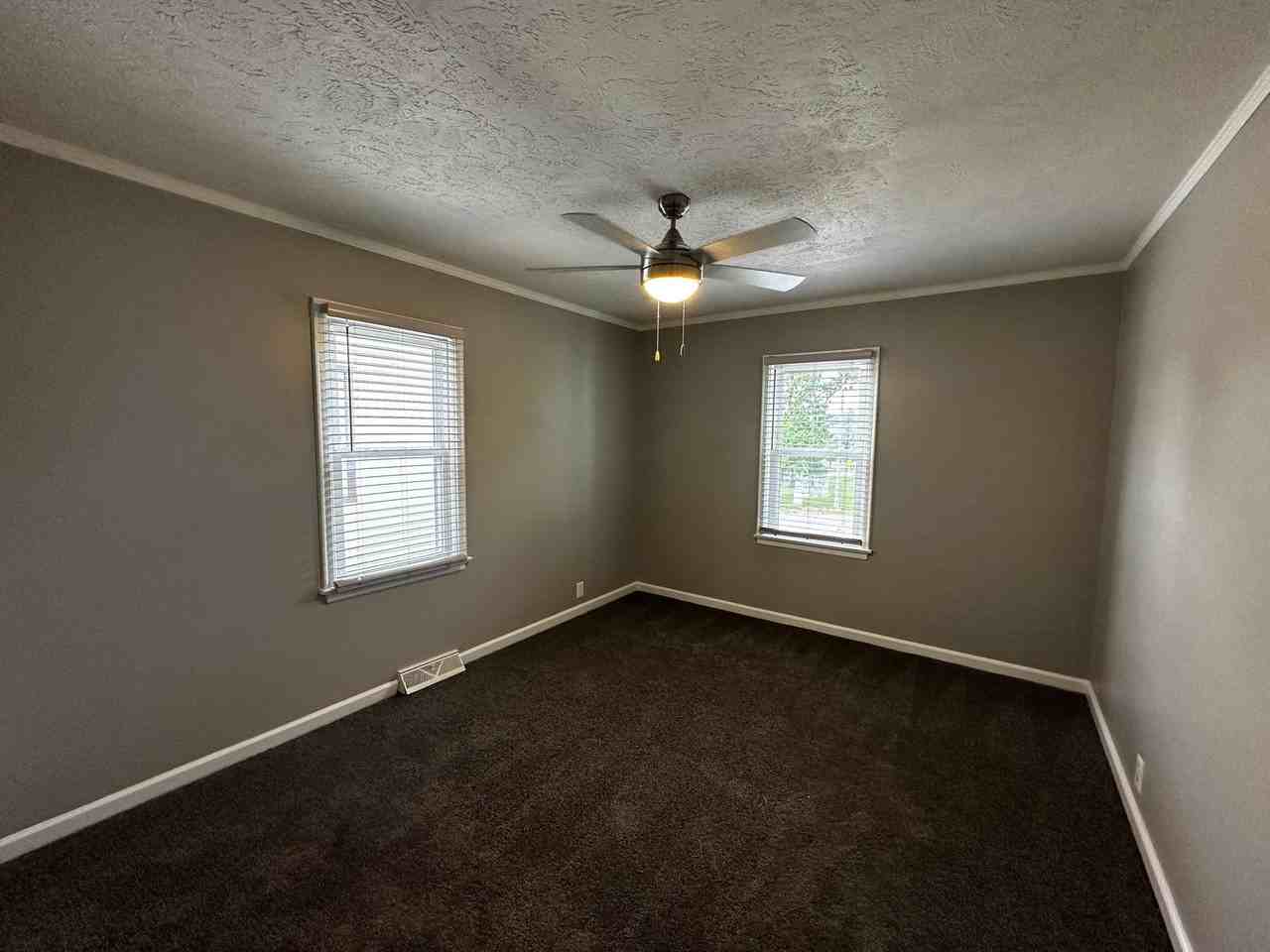 6455 Pacific St - Photo 5 of 15