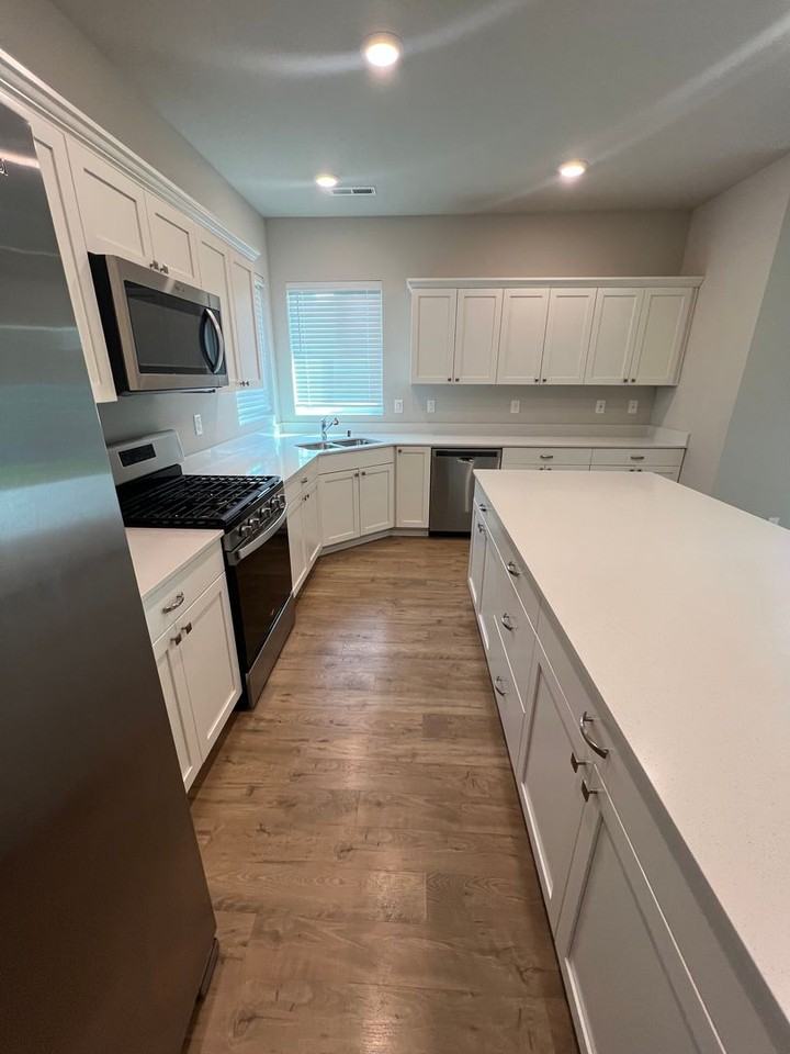 5713 W Youngstown Ln - Photo 2 of 12