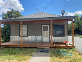 featured image of 1607 N Willow St