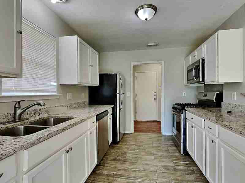 3703 Nutwood Ln - Photo 5 of 18
