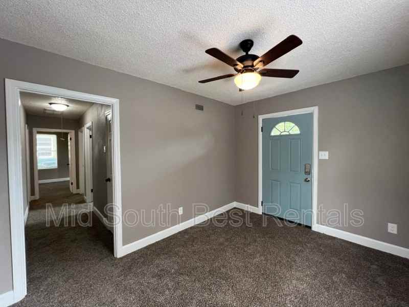 2723 Frisco Ave - Photo 2 of 8
