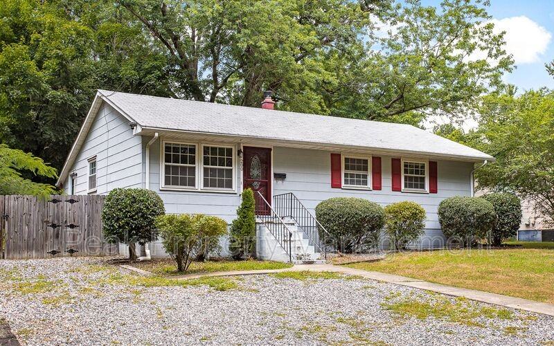 200 N Grove Ave - Photo 2 of 26