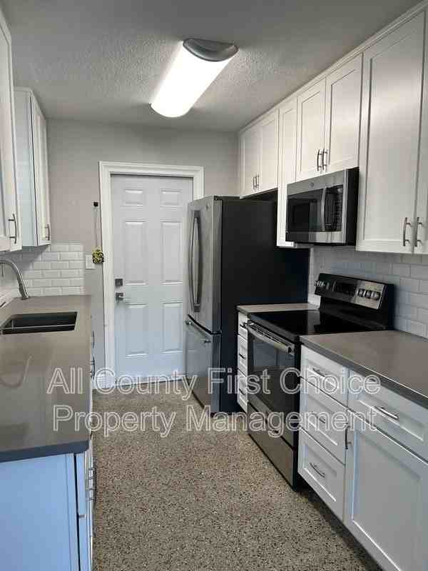 184 38th Ave Se - Photo 3 of 12