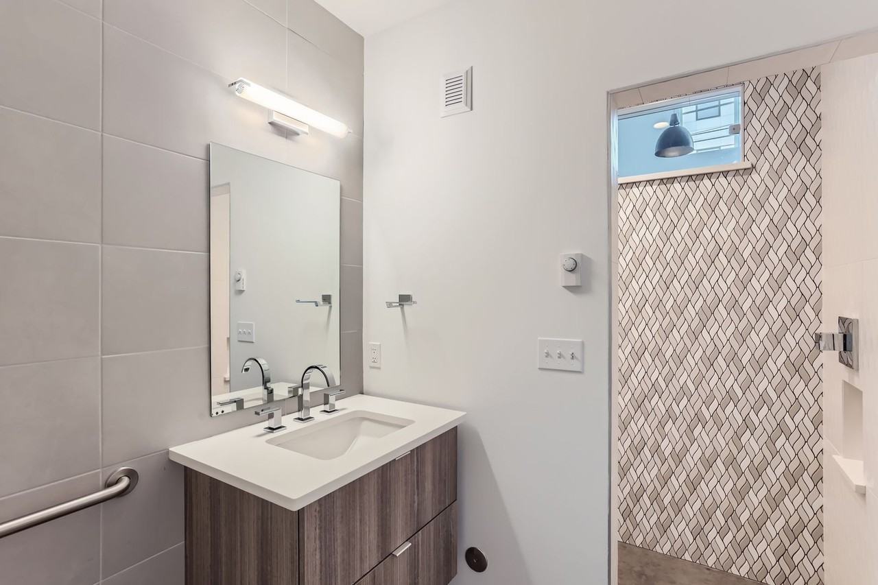 854 Ne 89th St - Photo 4 of 11