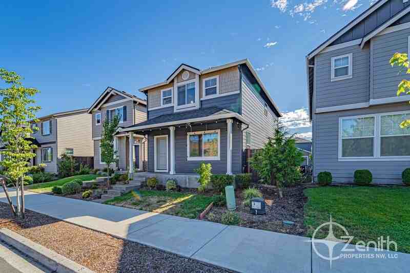 627 Ne 137th Ave - Photo 2 of 31