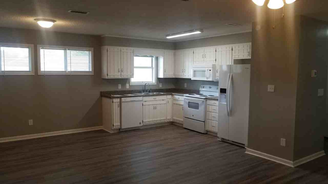 6 Lakeland Ct - Photo 3 of 8