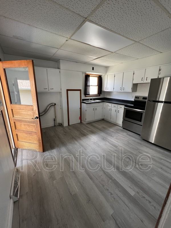 1704 Rhomberg Ave - Photo 2 of 18