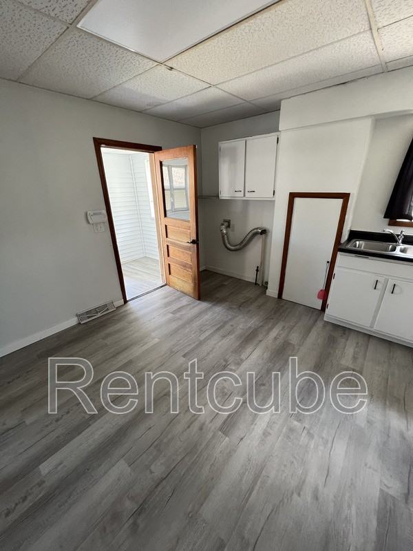 1704 Rhomberg Ave - Photo 3 of 18