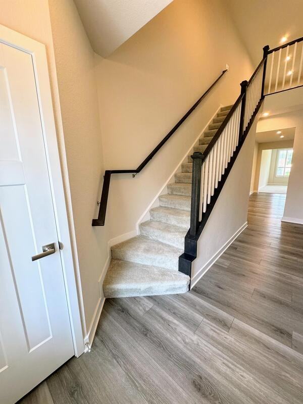 542 Eldridge Ln - Photo 2 of 35