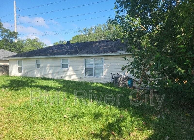 1390 Old Middleburg Road - Photo 4 of 32