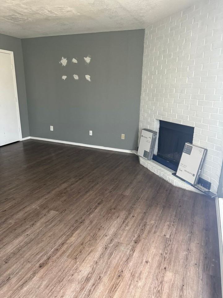 1305 Eastgate Dr - Photo 2 of 23