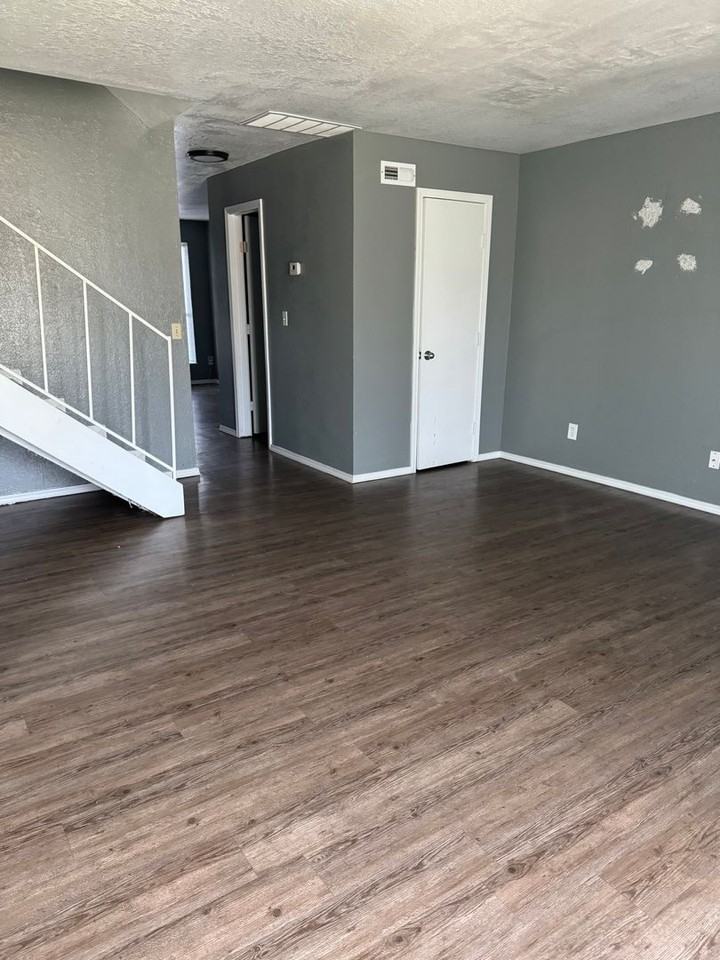 1305 Eastgate Dr - Photo 3 of 23