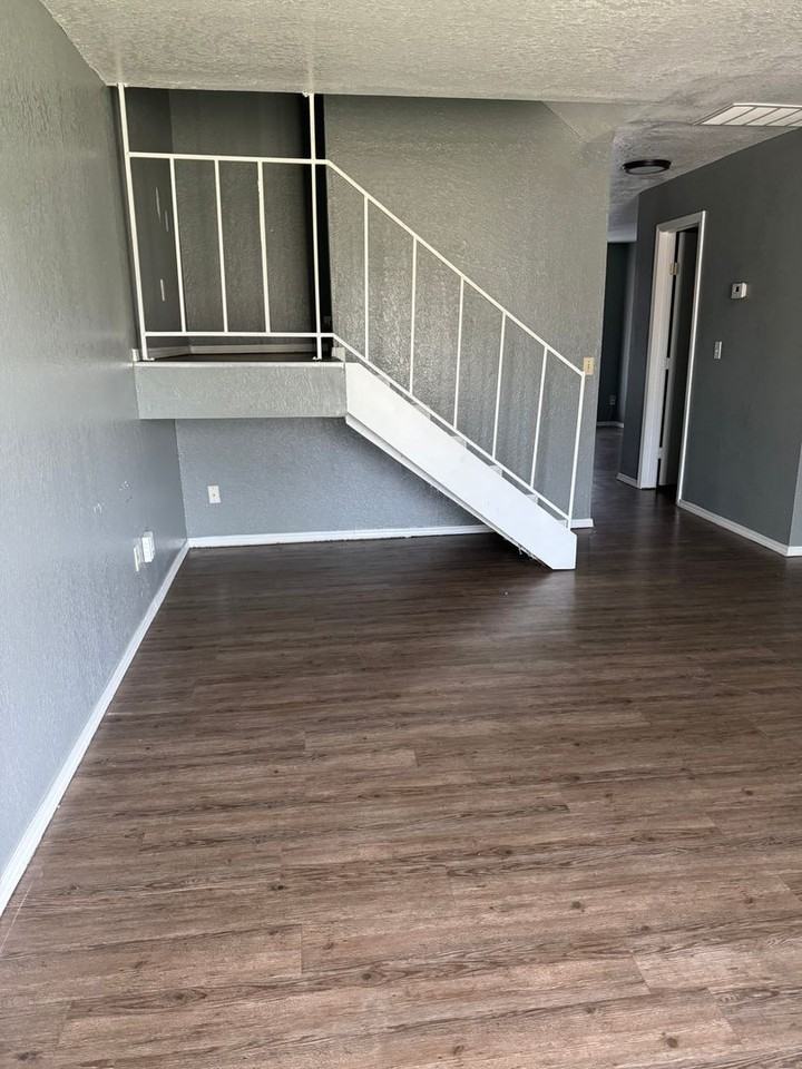 1305 Eastgate Dr - Photo 4 of 23