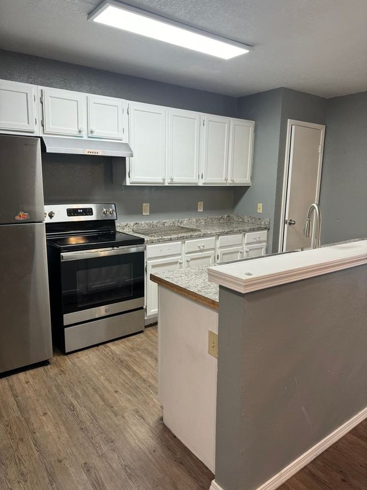 1305 Eastgate Dr - Photo 5 of 23