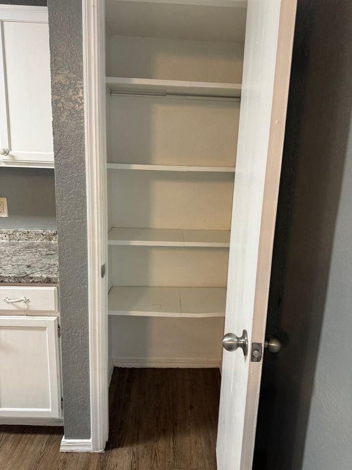 1305 Eastgate Dr - Photo 7 of 23