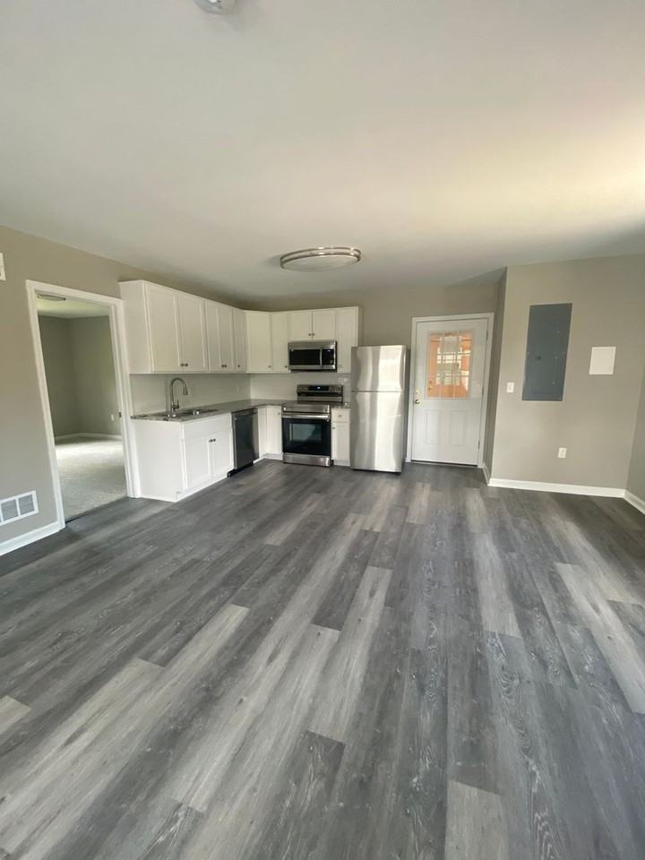 5477 Mauser St #D - Photo 4 of 20