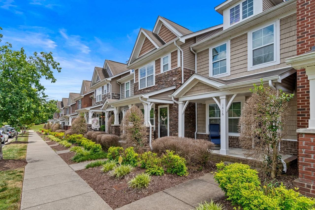 1416 Riverbrook Dr - Photo 3 of 28