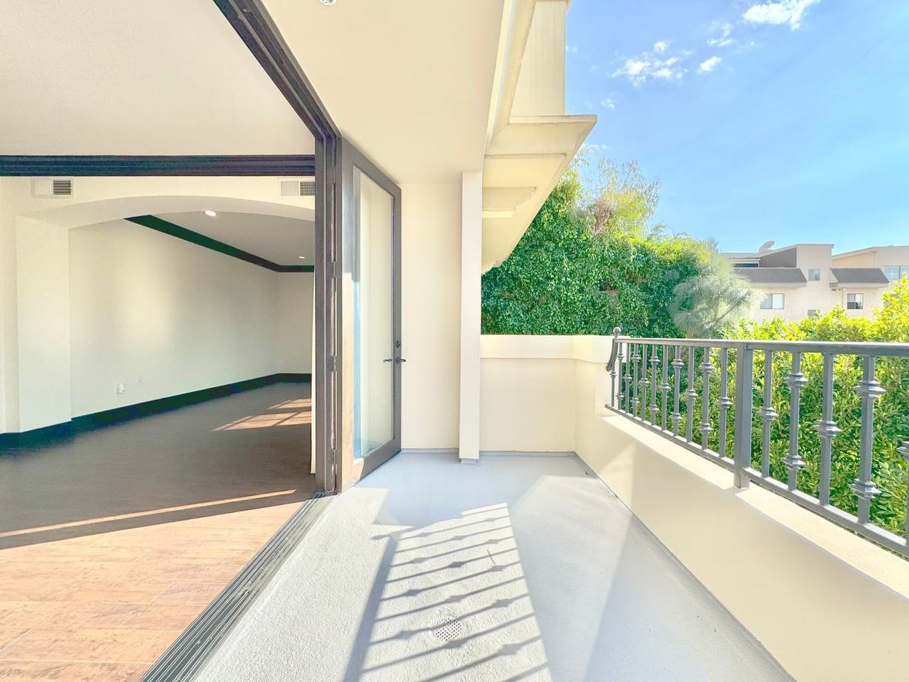 1415 Greenfield Avenue - Photo 2 of 18