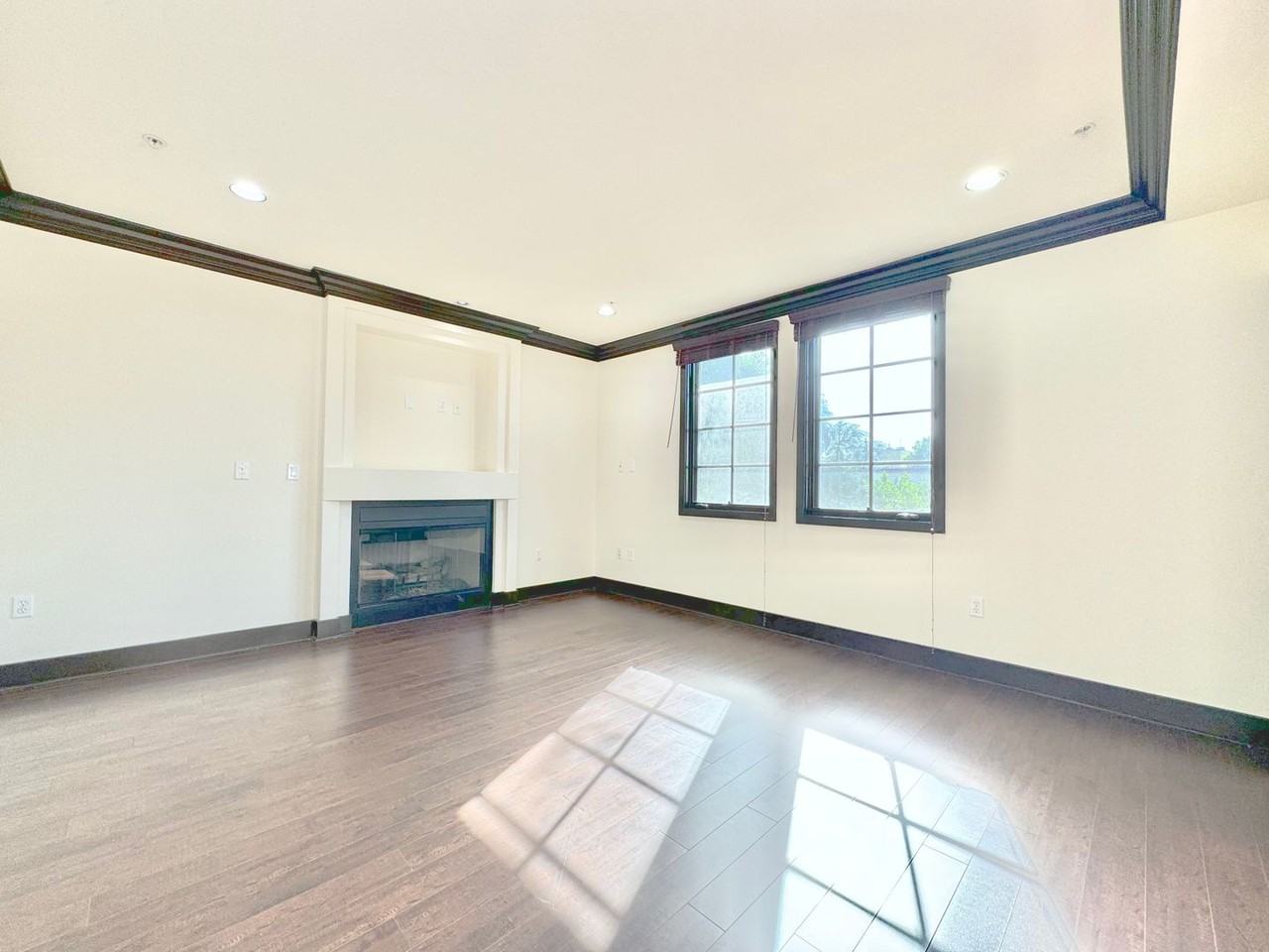 1415 Greenfield Avenue - Photo 3 of 18