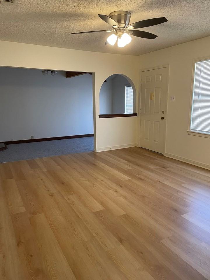 1301 41st St - Photo 3 of 15