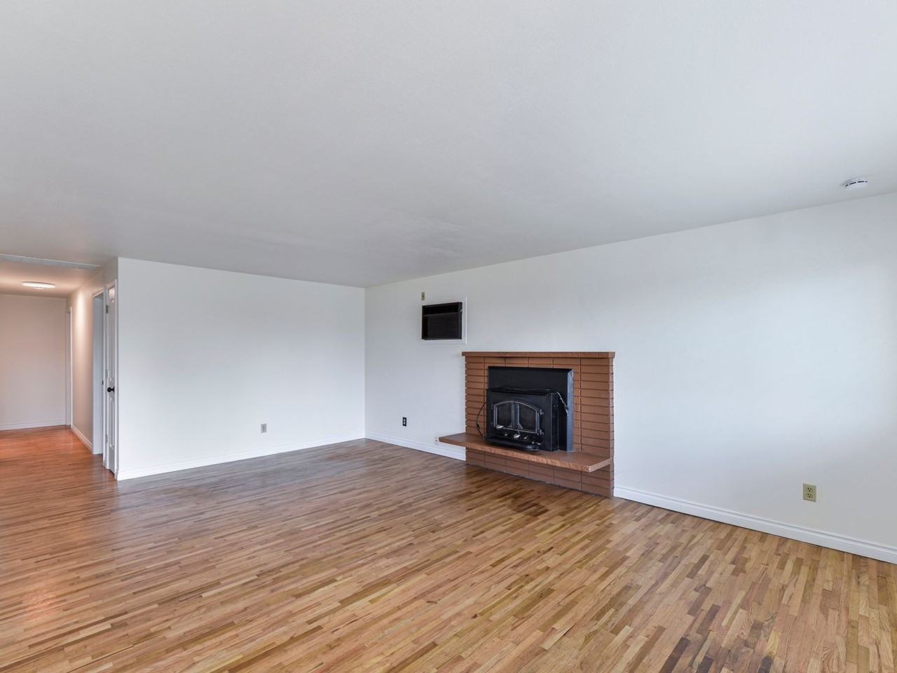 1516 Jones Ave Ne - Photo 5 of 25