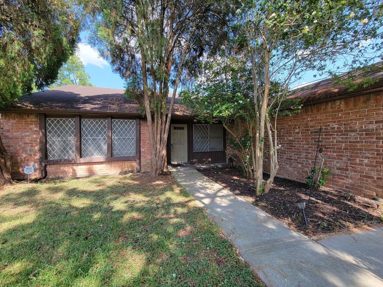 9415 Beckford Dr - Photo 3 of 29