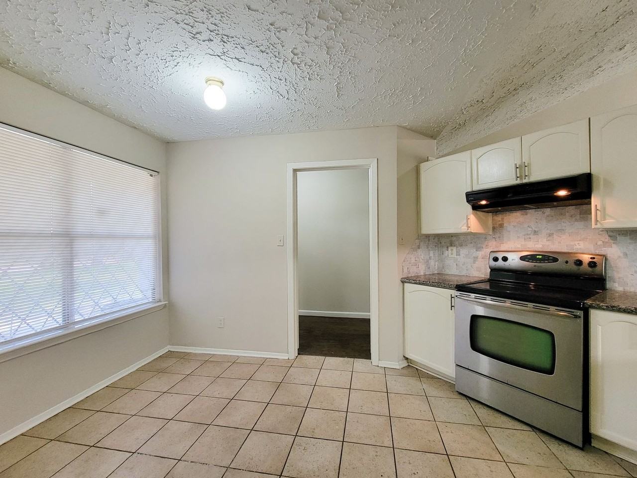 9415 Beckford Dr - Photo 4 of 29