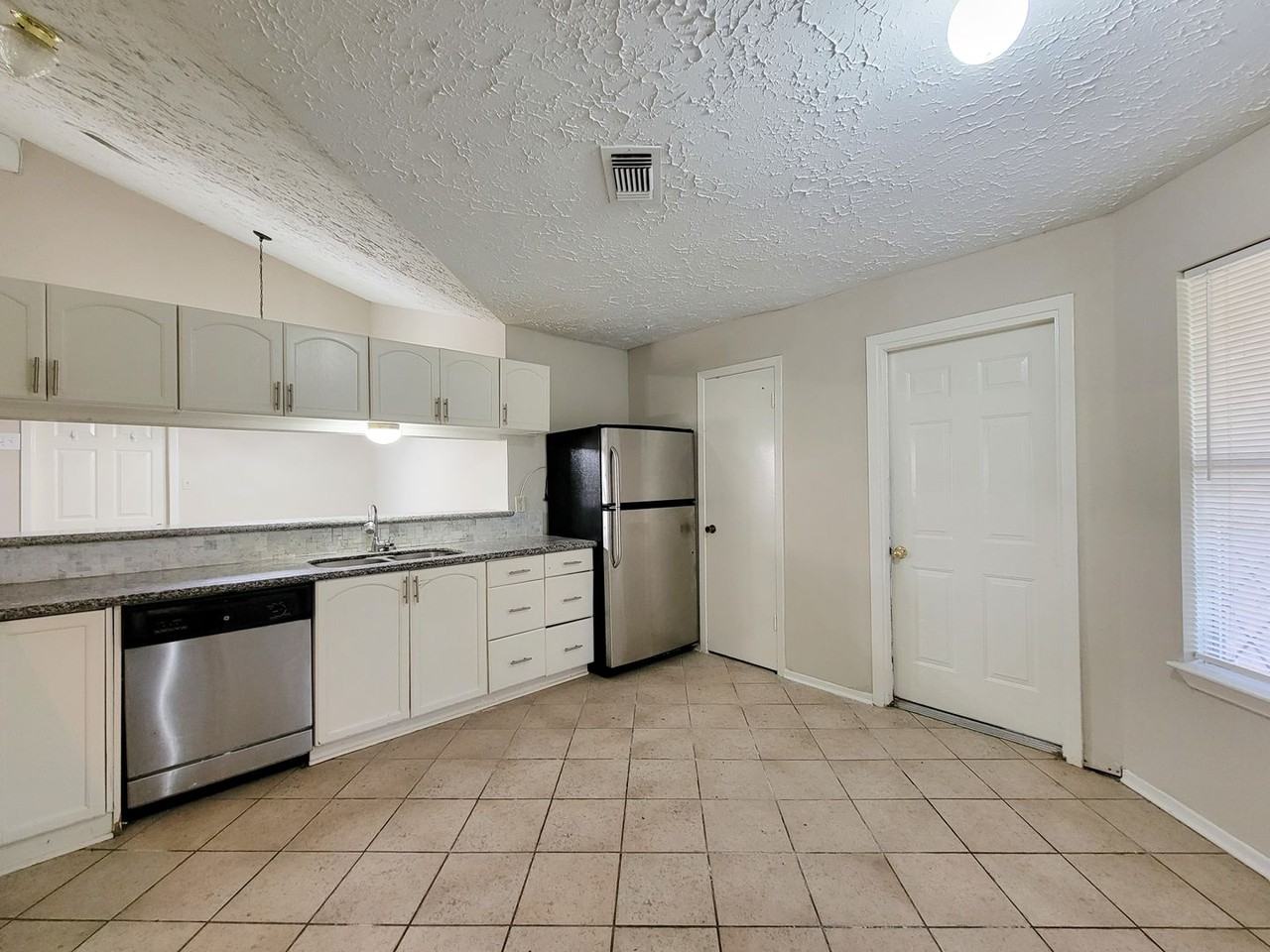 9415 Beckford Dr - Photo 7 of 29
