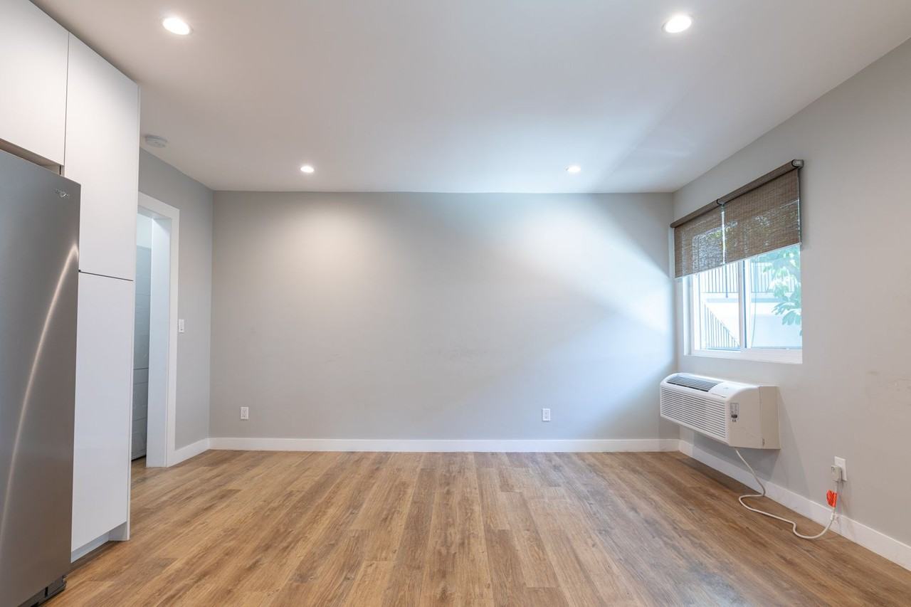 Spacious Apartments - Photo 3 of 43