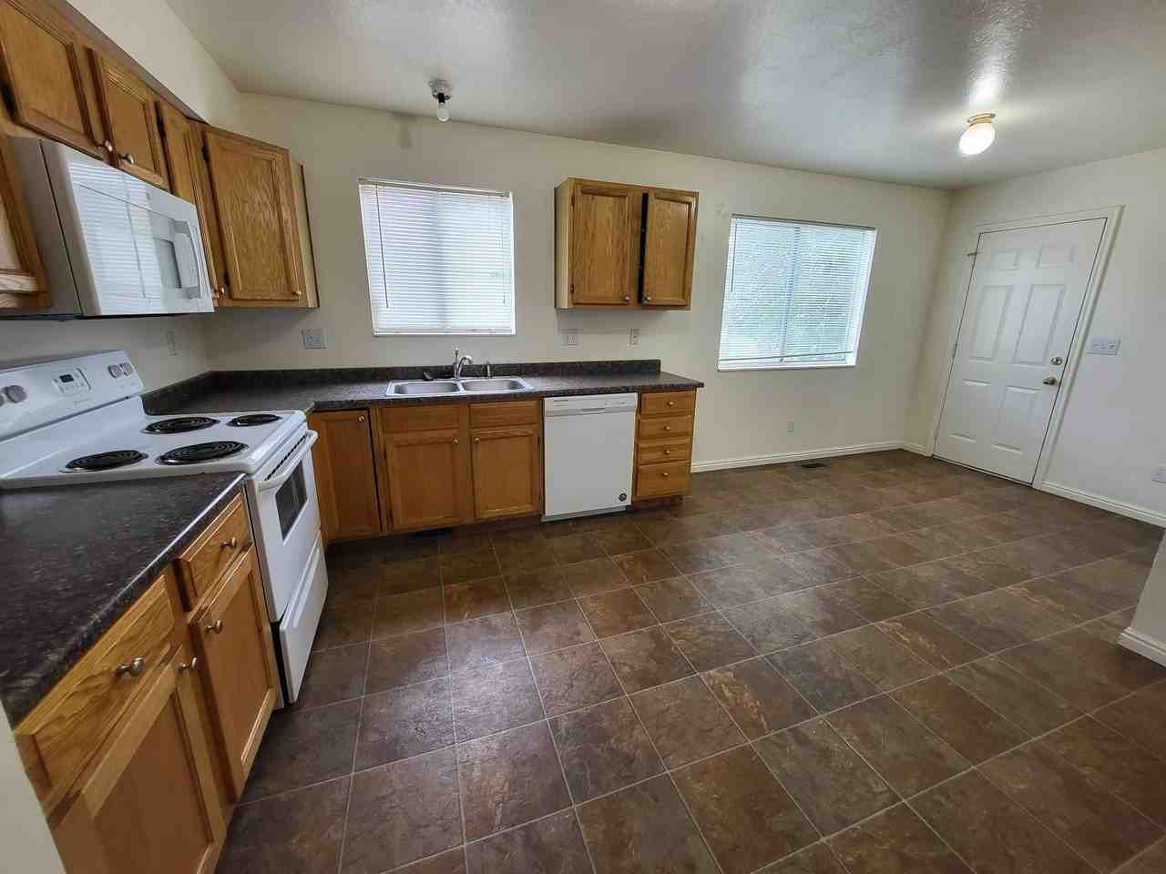 850 N 300 E - Photo 2 of 12