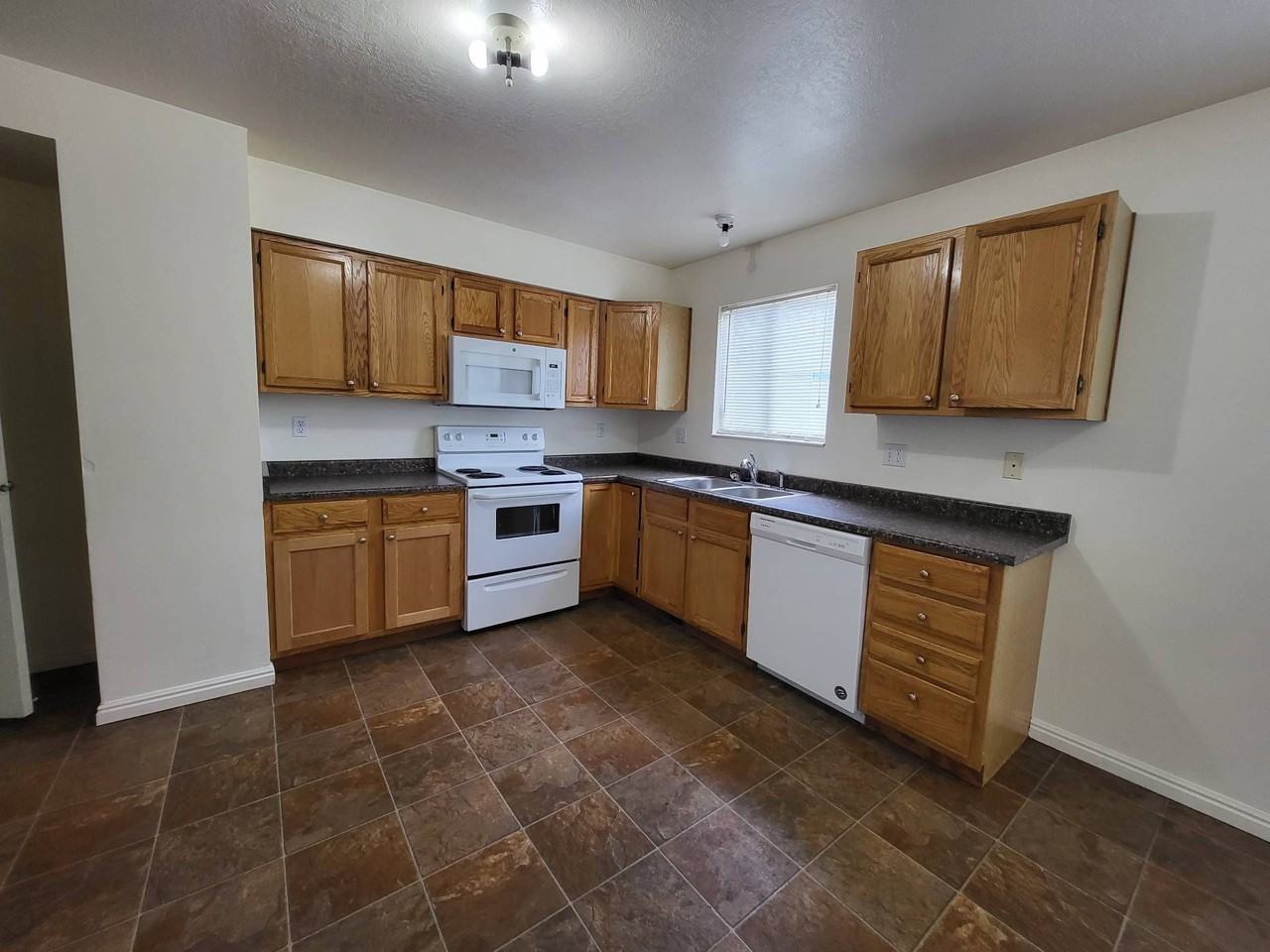 850 N 300 E - Photo 3 of 12