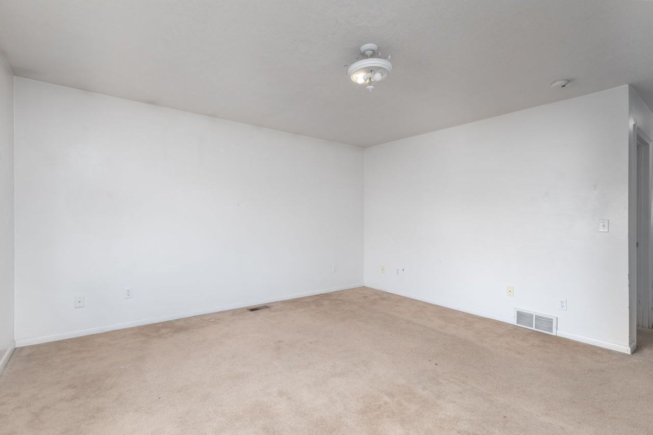 1250 Riverdale Four-plex - Photo 2 of 10