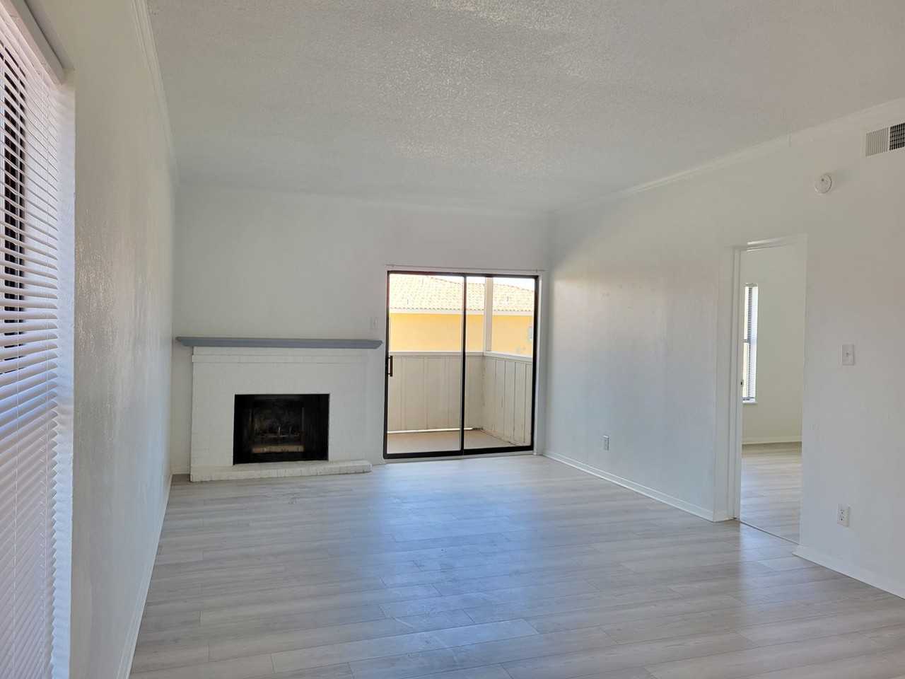 2510 E 7th St #D - Photo 3 of 12