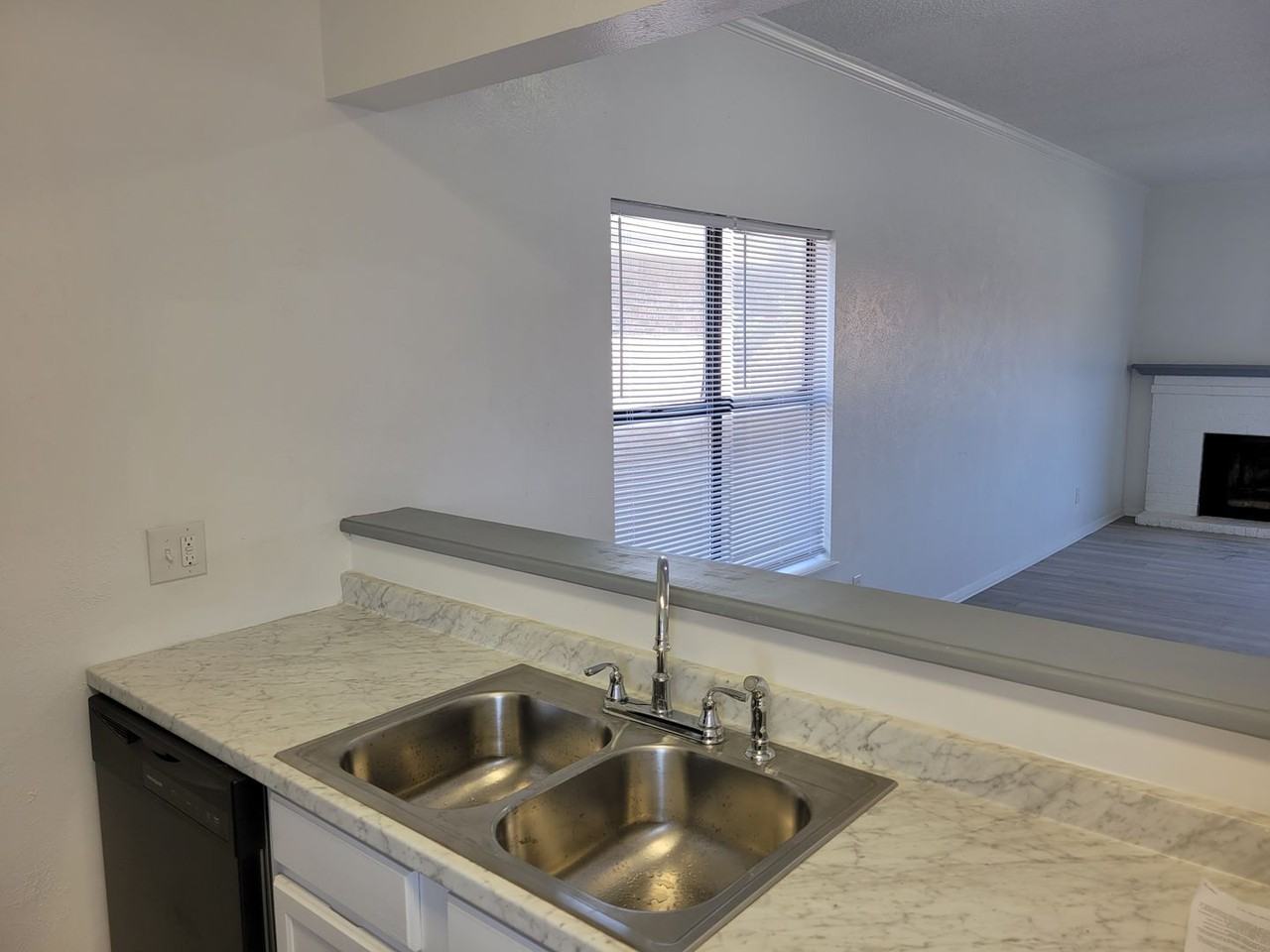 2510 E 7th St #D - Photo 6 of 12