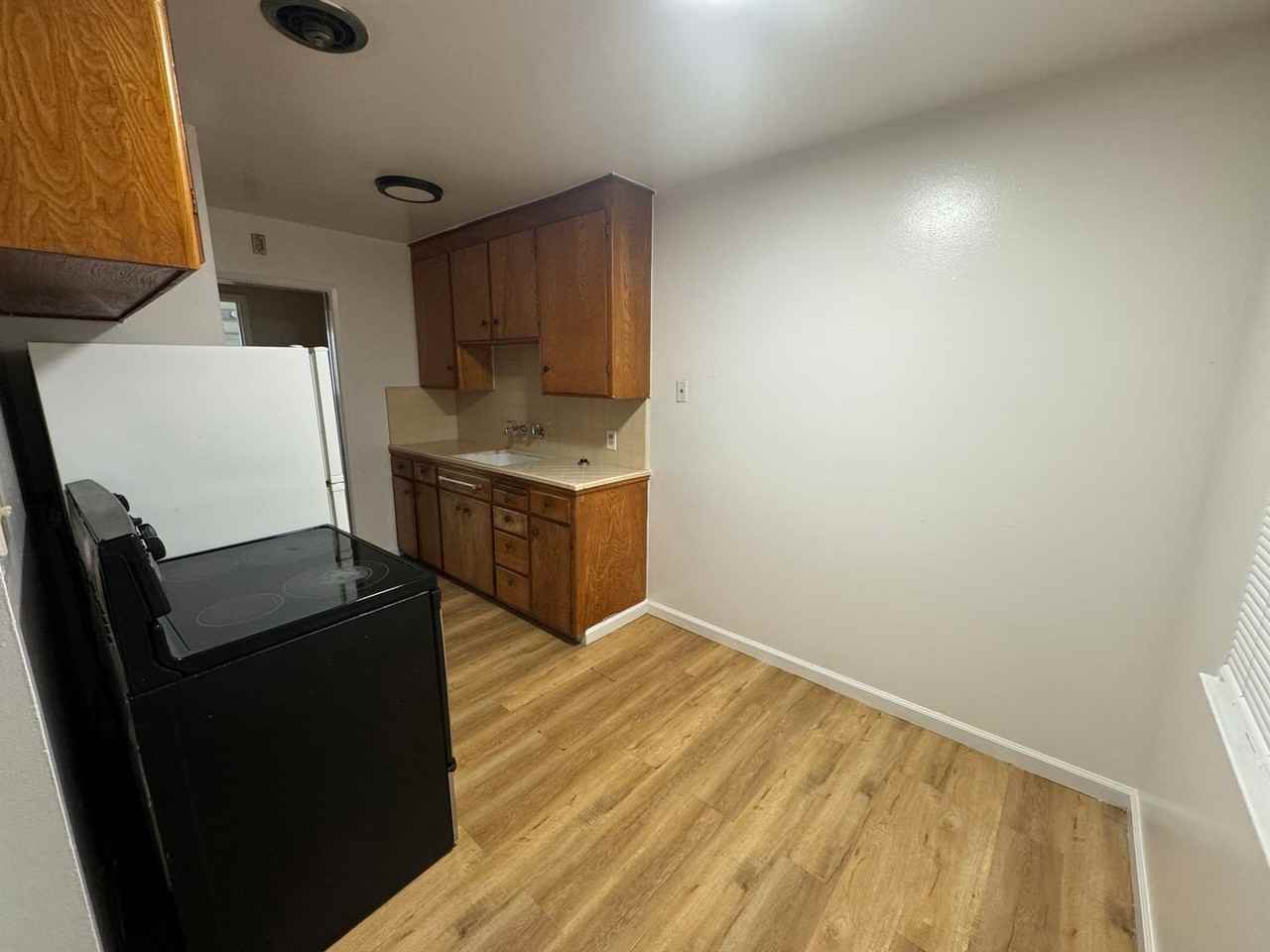 360 - 230 Josefa St - Photo 2 of 6