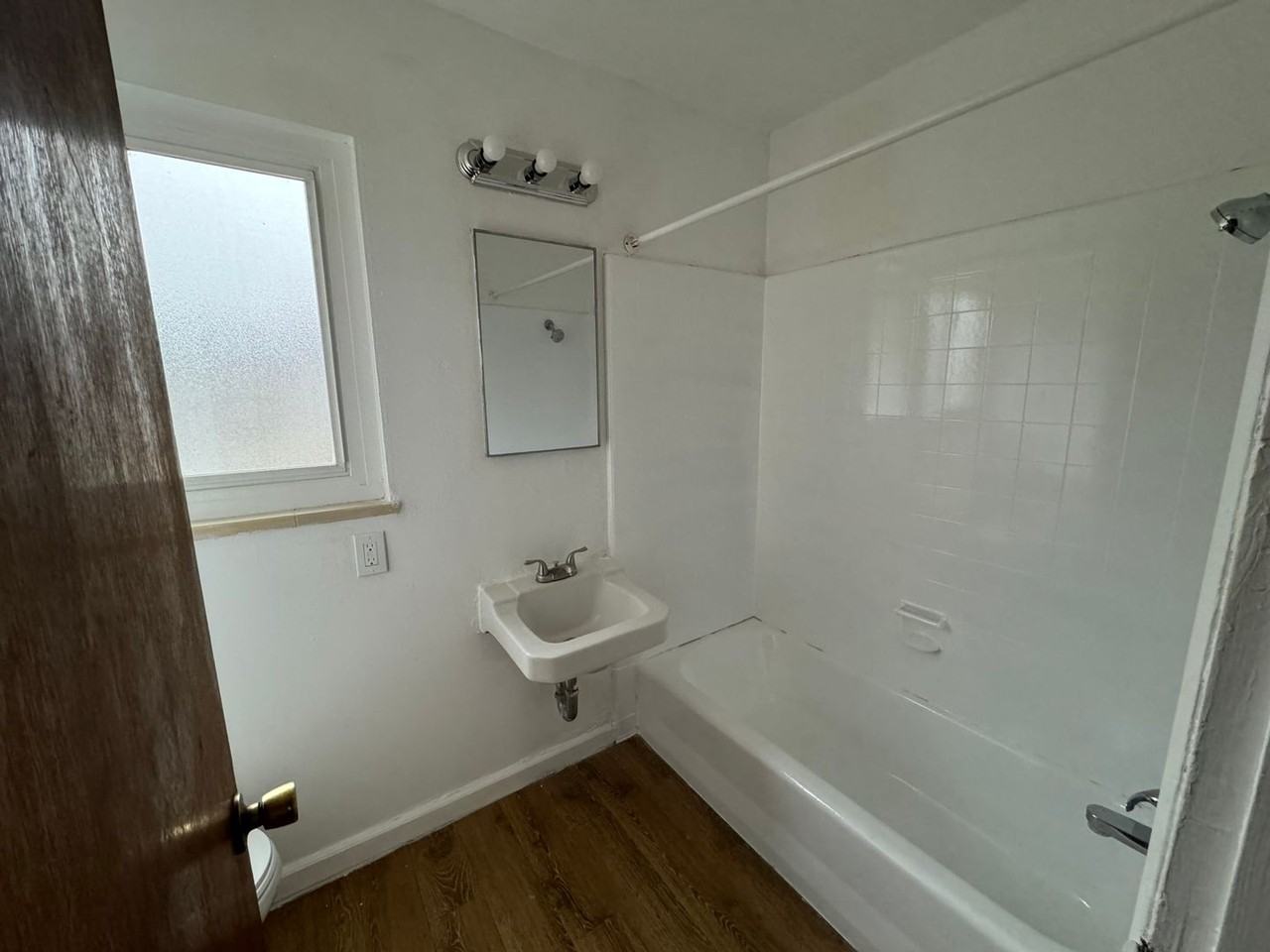 360 - 230 Josefa St - Photo 4 of 6