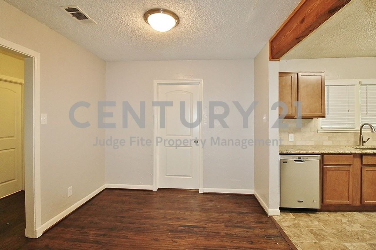 2626 Ivandell Ave - Photo 3 of 11
