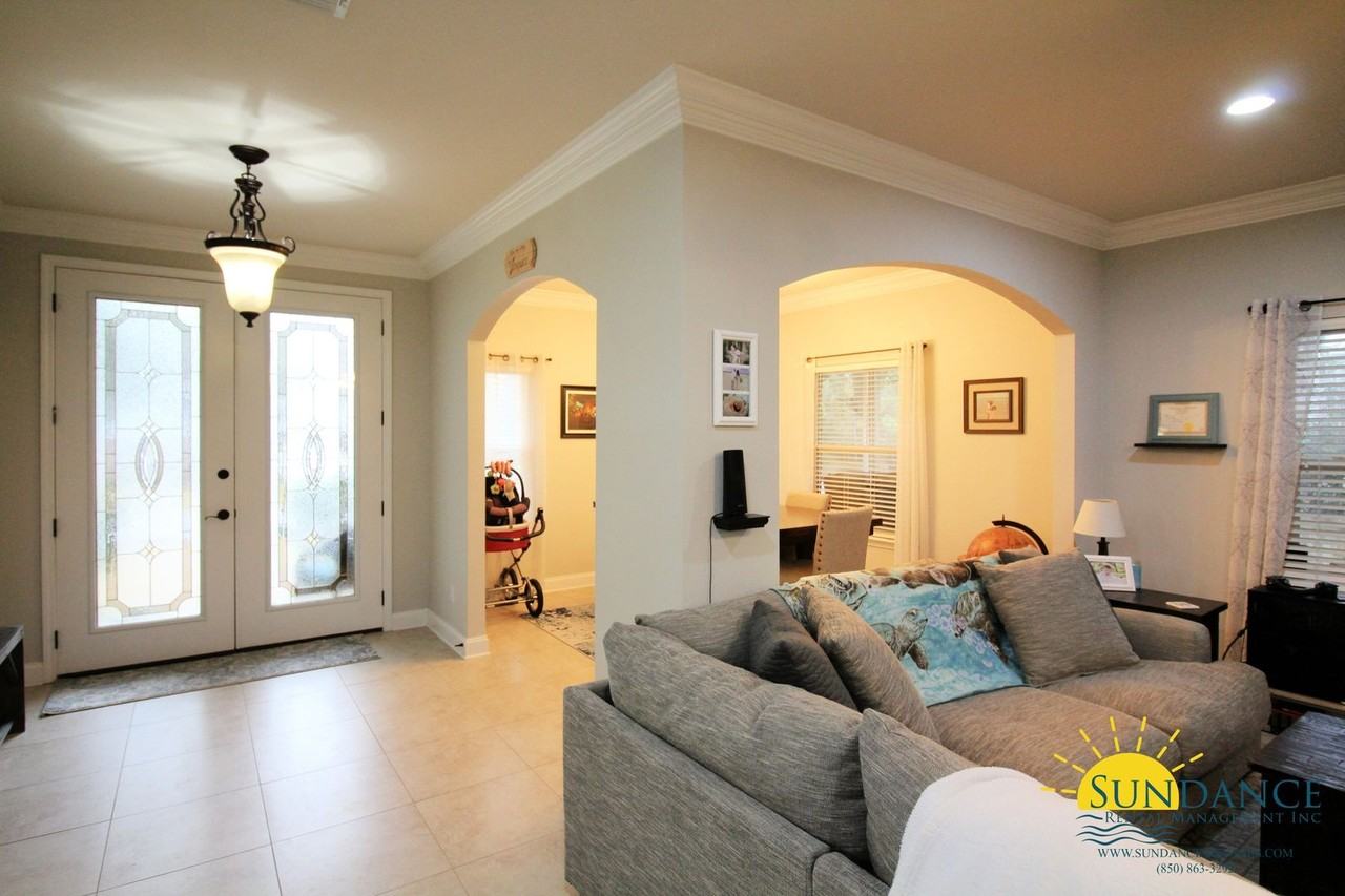 325 Forrest Ave - Photo 2 of 19