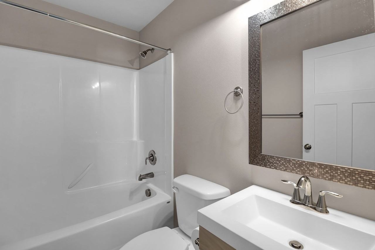 2514 J Ave - Photo 7 of 11