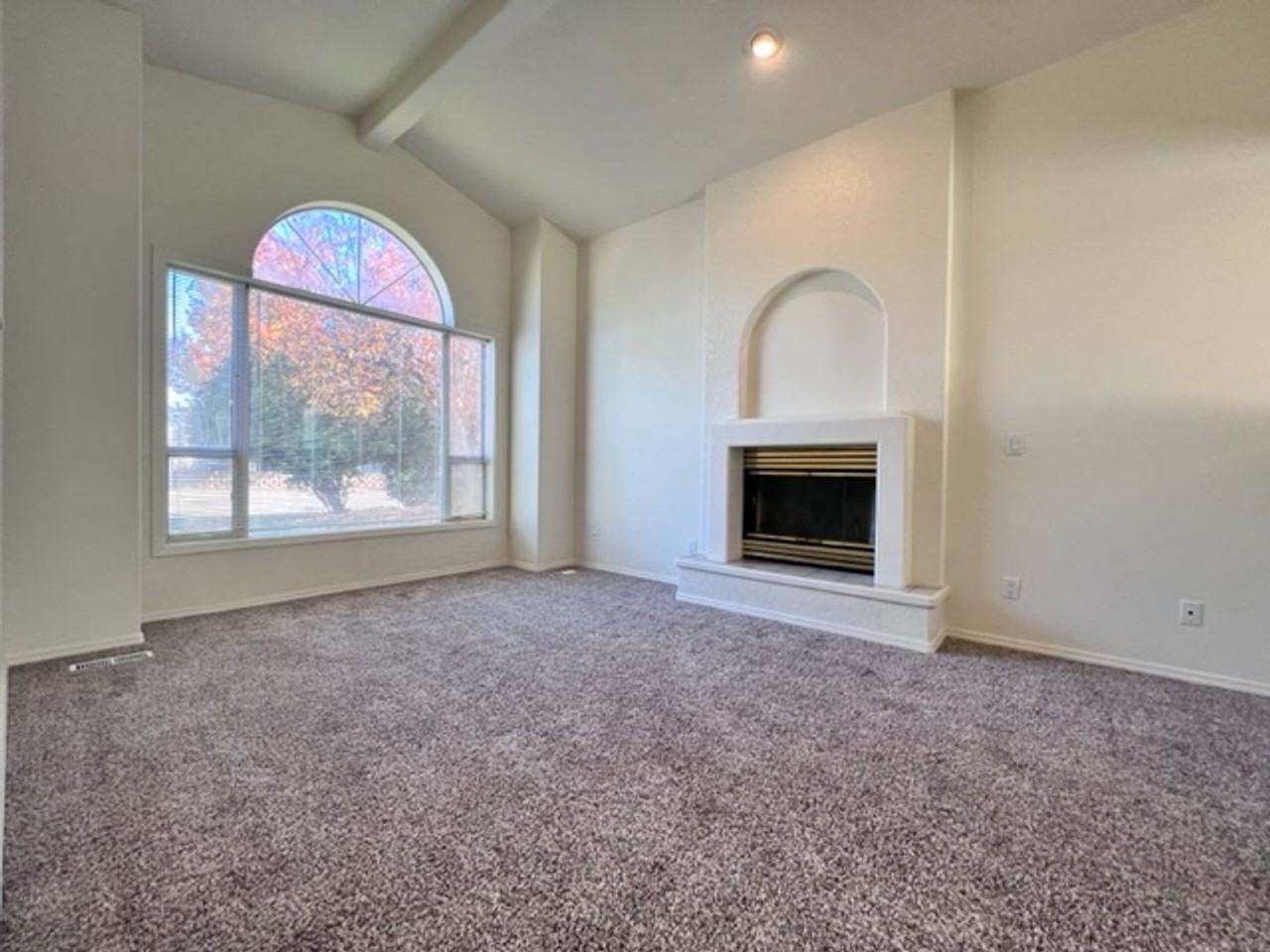 411 N Edgewood Ln - Photo 3 of 33