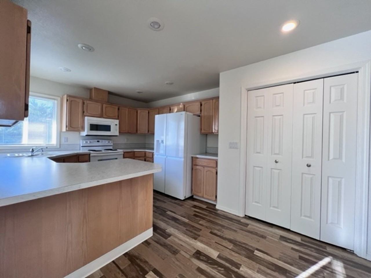 411 N Edgewood Ln - Photo 6 of 33